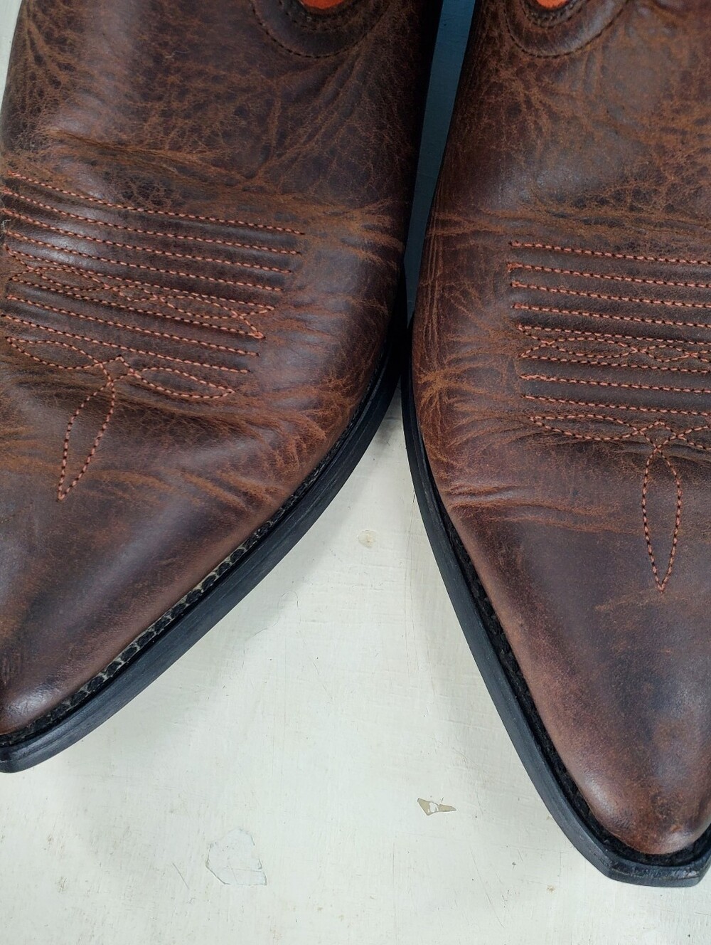 Ariat leather cowboy boots 7.5 - Picture 15 of 16